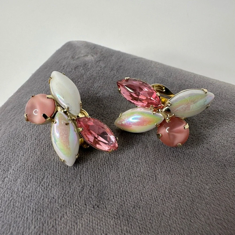 Vintage Pink‎ Iridescent Rhinestone Cluster Gold Tone Clip On Earrings Marquise